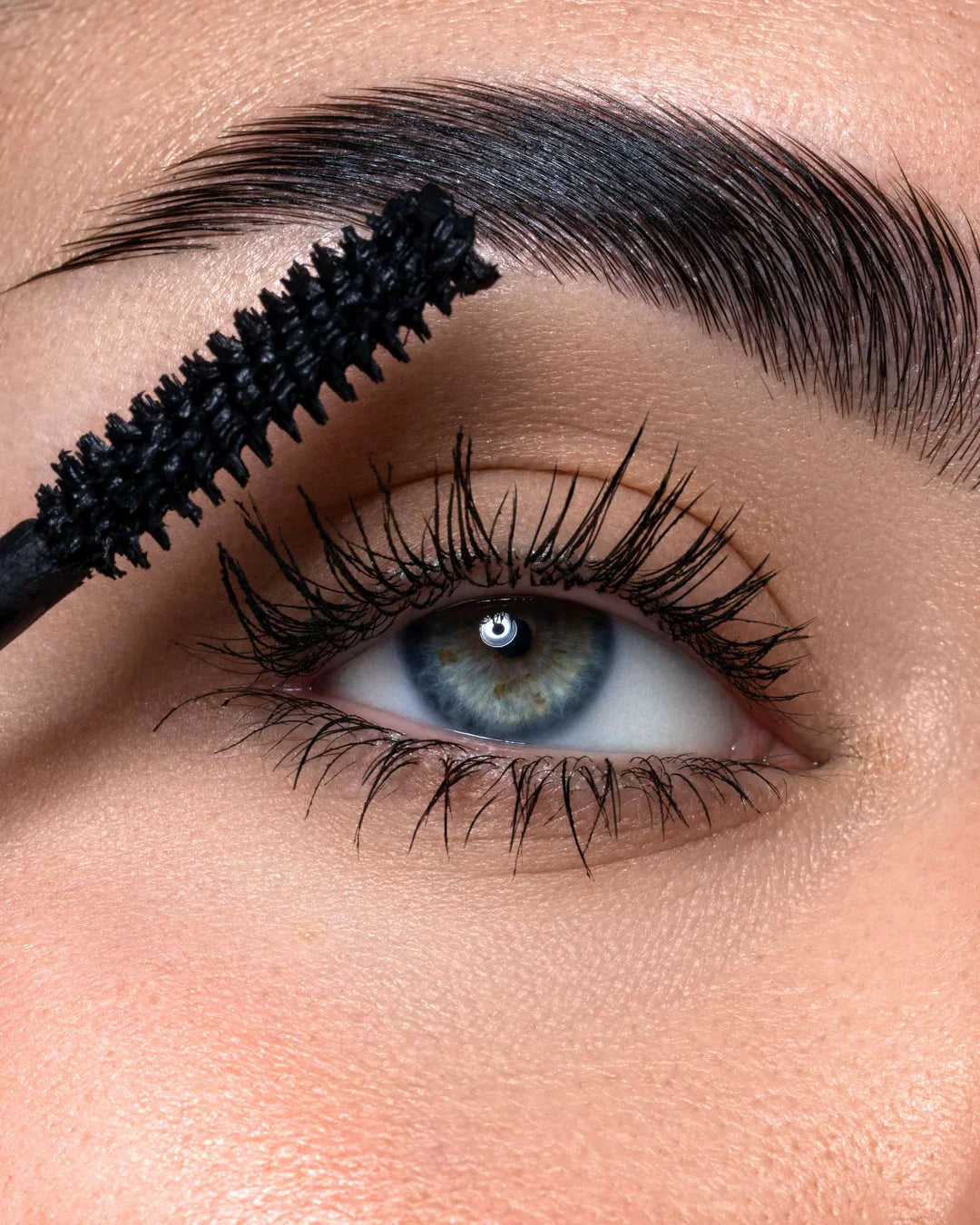 ASTRA - THE UNIVERSAL VOLUME MASCARA WATERPROOF